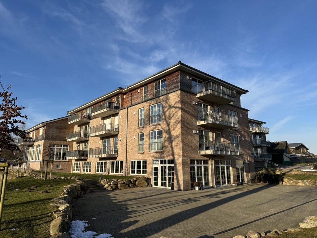 Direkt am Plöner See! 80,75 m² groß, exklusiv, barrierearm, toller Balkon mit direktem Seeblick!