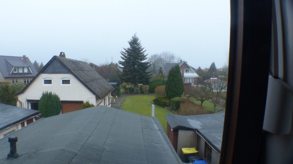 Dien Tohuus Immobilien bietet an: Einfamilienhaus mit Einliegerwohnung und Wohnung