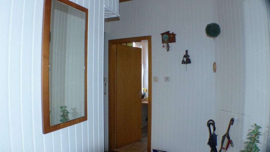 Dien Tohuus Immobilien bietet an: Einfamilienhaus mit Einliegerwohnung und Wohnung