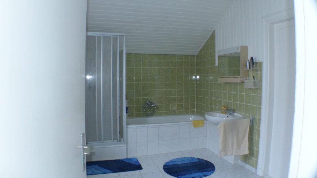 Dien Tohuus Immobilien bietet an: Einfamilienhaus mit Einliegerwohnung und Wohnung