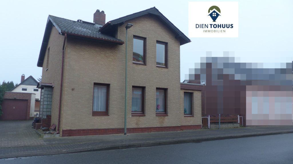 Dien Tohuus Immobilien bietet an: Einfamilienhaus mit Einliegerwohnung und Wohnung