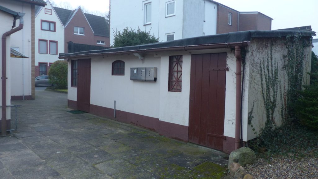 Dien Tohuus Immobilien bietet an: Einfamilienhaus mit Einliegerwohnung und Wohnung