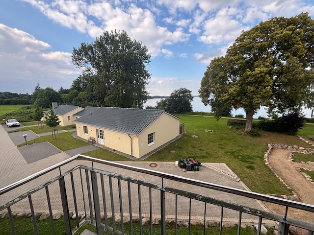 Direkt am Plöner See! 80,75 m² groß, exklusiv, barrierearm, toller Balkon mit direktem Seeblick!