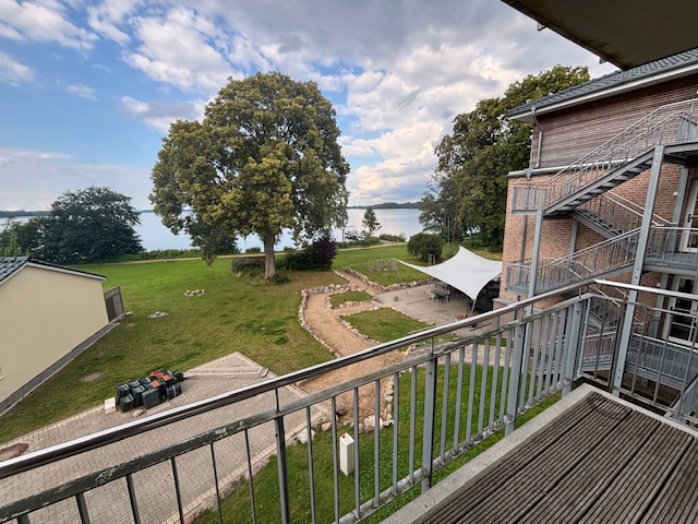 Direkt am Plöner See! 80,75 m² groß, exklusiv, barrierearm, toller Balkon mit direktem Seeblick!
