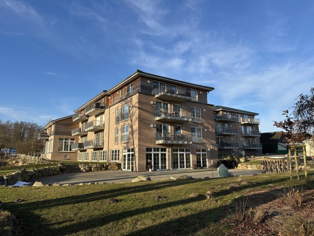 Direkt am Plöner See! 80,75 m² groß, exklusiv, barrierearm, toller Balkon mit direktem Seeblick!