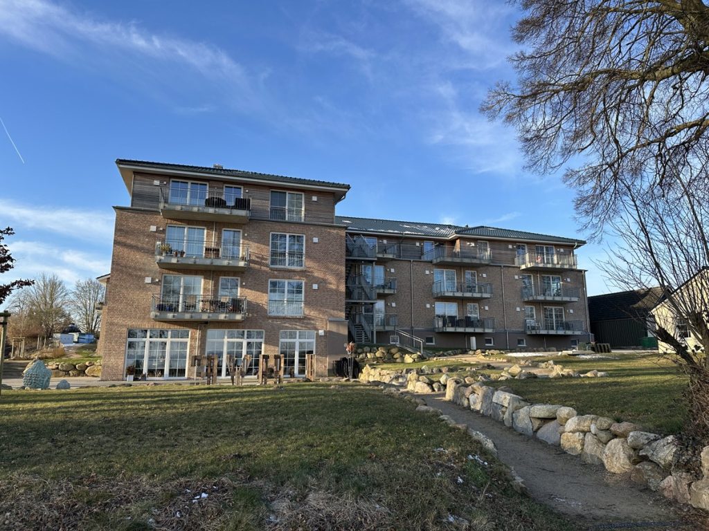 Direkt am Plöner See! 80,75 m² groß, exklusiv, barrierearm, toller Balkon mit direktem Seeblick!