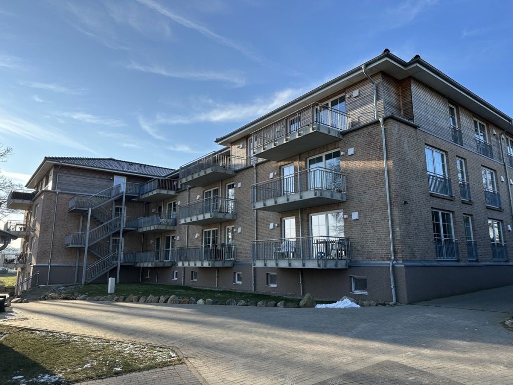 Direkt am Plöner See! 80,75 m² groß, exklusiv, barrierearm, toller Balkon mit direktem Seeblick!