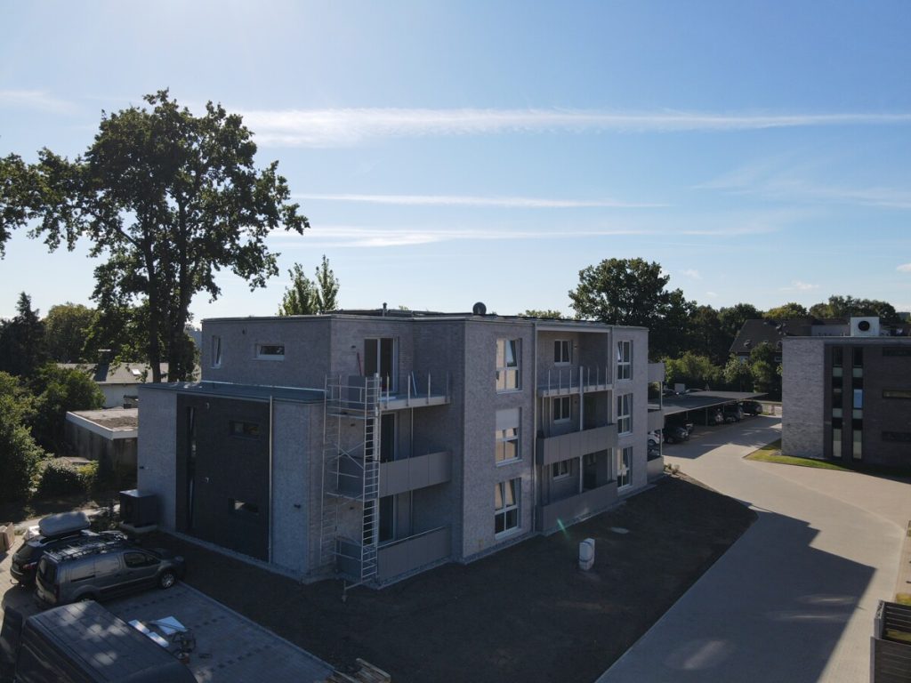 Erstbezug im Neubau: 2 Zimmer auf ca. 64 m² im 1. Obergeschoss mit Aufzug und tollem Balkon!