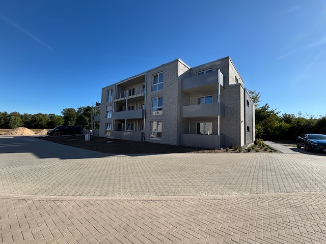 Erstbezug im Neubau: 2 Zimmer auf ca. 64 m² im 1. Obergeschoss mit Aufzug und tollem Balkon!