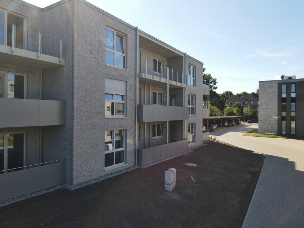 Erstbezug im Neubau: 2 Zimmer auf ca. 64 m² im 1. Obergeschoss mit Aufzug und tollem Balkon!