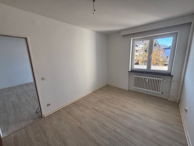 Renovierte 2-Zimmer-Wohnung in zentraler Lage in Neumünster zu vermieten!
