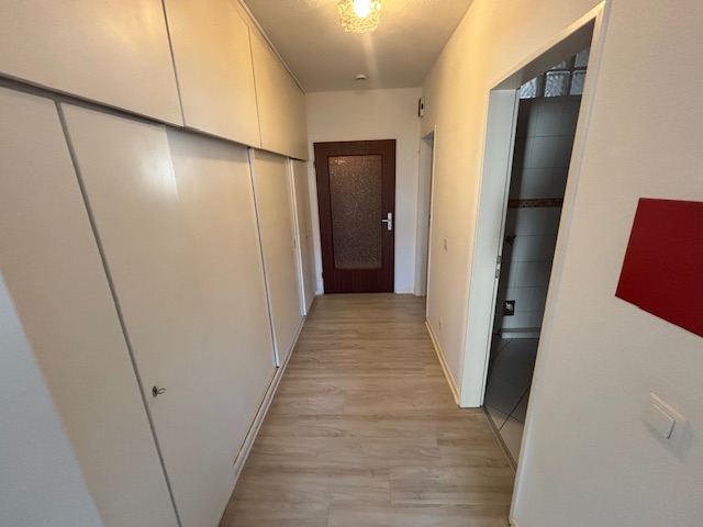 Renovierte 2-Zimmer-Wohnung in zentraler Lage in Neumünster zu vermieten!