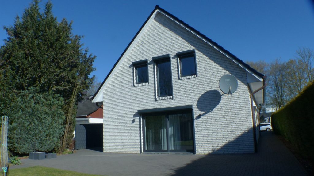 Modernes Einfamilienhaus mit über 157 m² Wohnfläche aus 2016 zu kaufen – Schauen Sie es sich an!