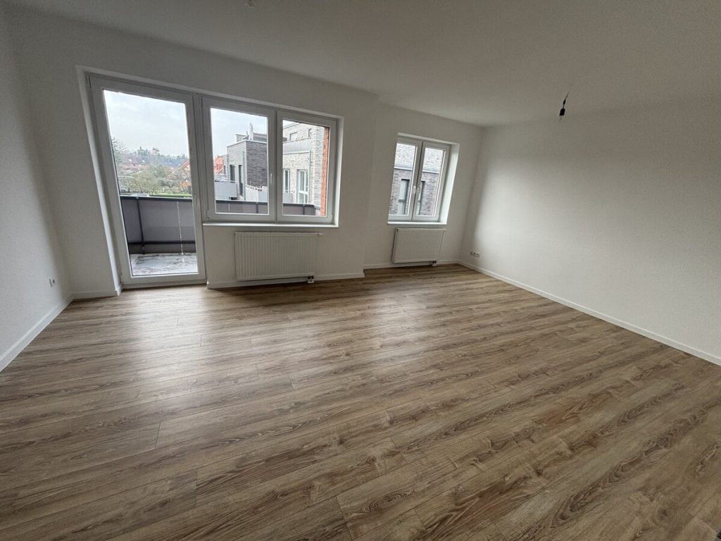 Toll geschnittene, renovierte 3-Zimmer-Wohnung im 2. OG mit ca. 83 m² Wohnfläche  und Balkon!