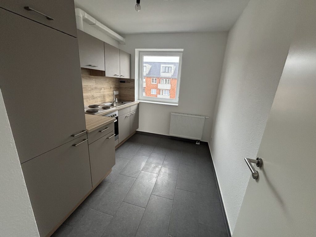 Toll geschnittene, renovierte 3-Zimmer-Wohnung im 2. OG mit ca. 83 m² Wohnfläche  und Balkon!