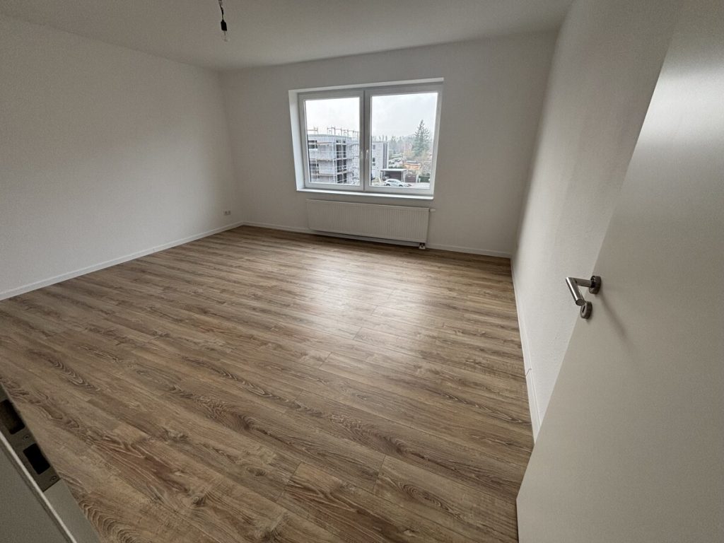 Toll geschnittene, renovierte 3-Zimmer-Wohnung im 2. OG mit ca. 83 m² Wohnfläche  und Balkon!