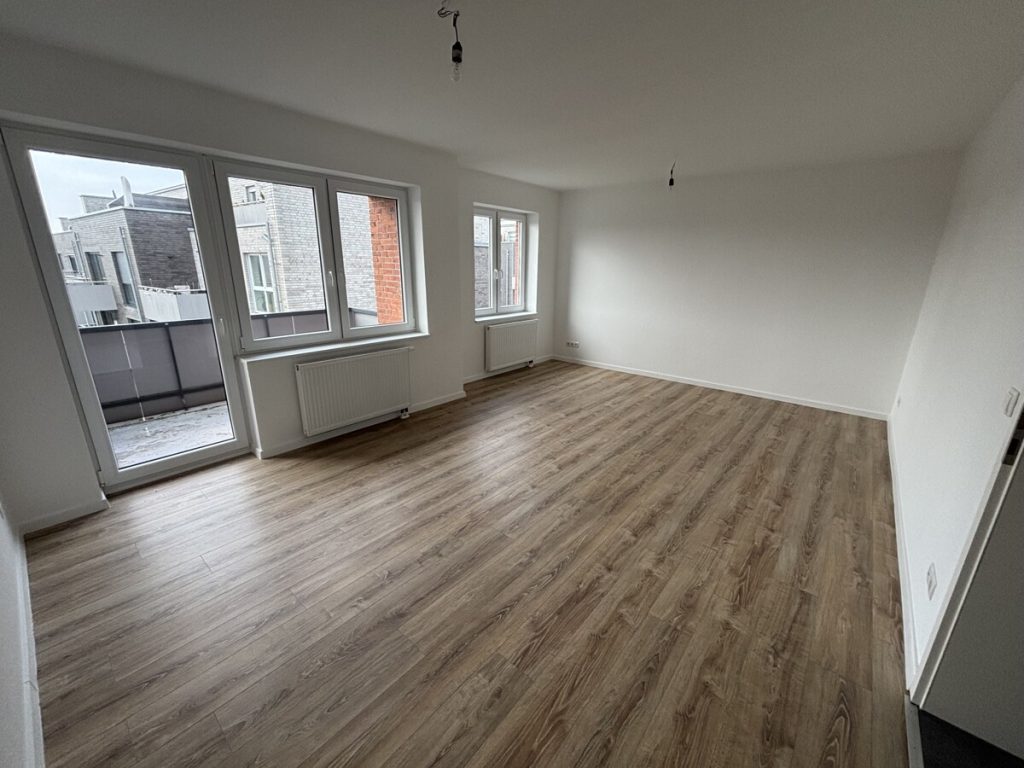 Toll geschnittene, renovierte 3-Zimmer-Wohnung im 2. OG mit ca. 83 m² Wohnfläche  und Balkon!