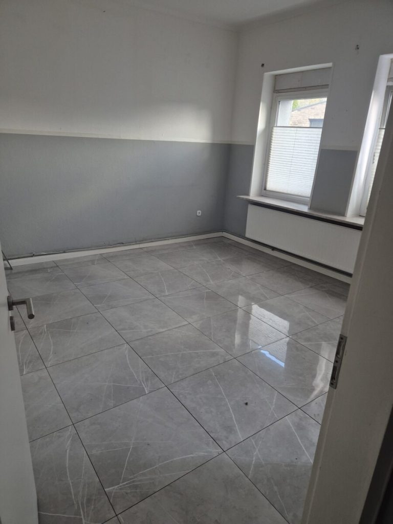 3-Familienhaus und Einfamilienhaus im Paket zu Verkaufen.