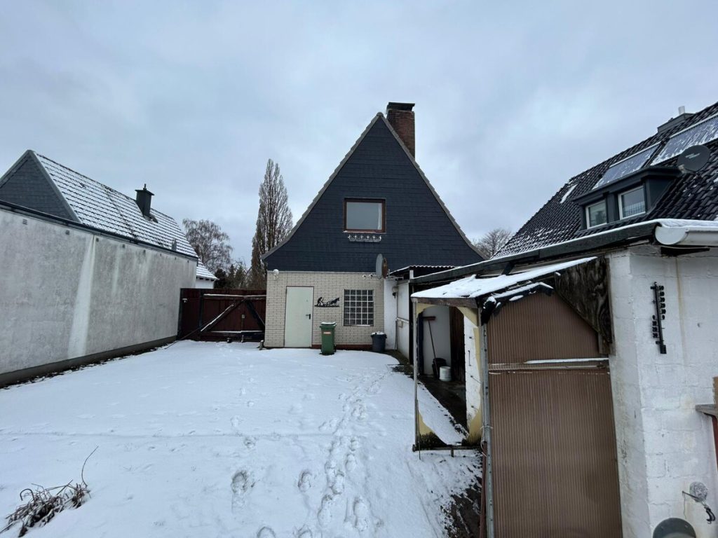 Sanierungsbedürftiges Einfamilienhaus in bester Lage in Tungendorf zu verkaufen!