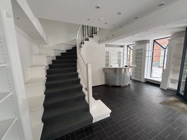 Kleines, attraktives Ladenlokal (2 Ebenen) in der Lütjenstraße/Mühlenbrücke zu sofort zu vermieten!