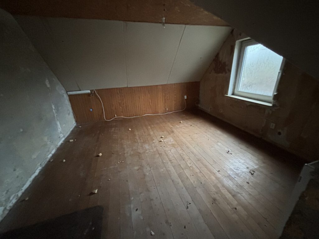 Entkerntes EInfamilienhaus zur umfangreichen Sanierung oder zum Abriss an der Plöner Str. zu kaufen!