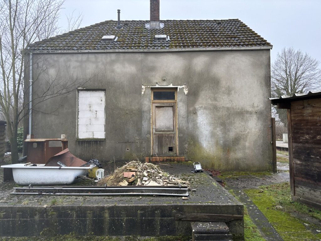 Entkerntes EInfamilienhaus zur umfangreichen Sanierung oder zum Abriss an der Plöner Str. zu kaufen!