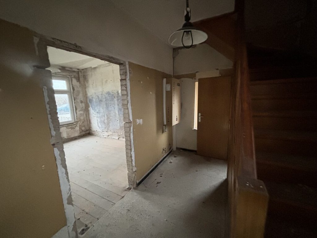 Entkerntes EInfamilienhaus zur umfangreichen Sanierung oder zum Abriss an der Plöner Str. zu kaufen!