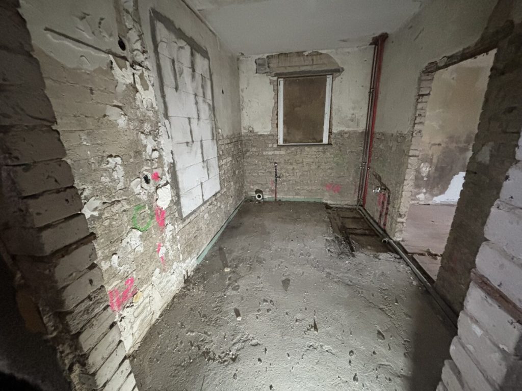 Entkerntes EInfamilienhaus zur umfangreichen Sanierung oder zum Abriss an der Plöner Str. zu kaufen!