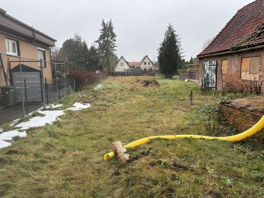 Abrissobjekt in Toplage in Neumünster. Doppelhaushälfte im Birkenweg (Garternstadt) zu verkaufen.