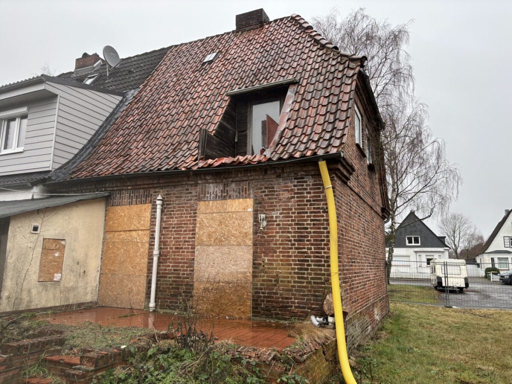Abrissobjekt in Toplage in Neumünster. Doppelhaushälfte im Birkenweg (Garternstadt) zu verkaufen.