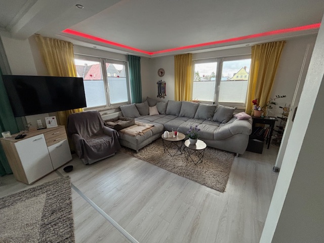 Zweifamilienhaus, teilsaniert in der Kieler Str. zu verkaufen! Ca. 130,00 und 49,00 m² Wohnfläche