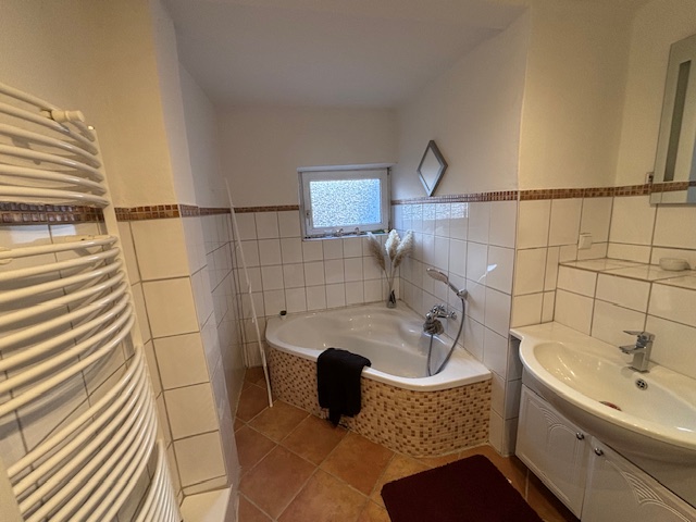 Zweifamilienhaus, teilsaniert in der Kieler Str. zu verkaufen! Ca. 130,00 und 49,00 m² Wohnfläche