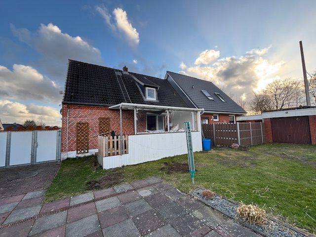 Zweifamilienhaus, teilsaniert in der Kieler Str. zu verkaufen! Ca. 130,00 und 49,00 m² Wohnfläche