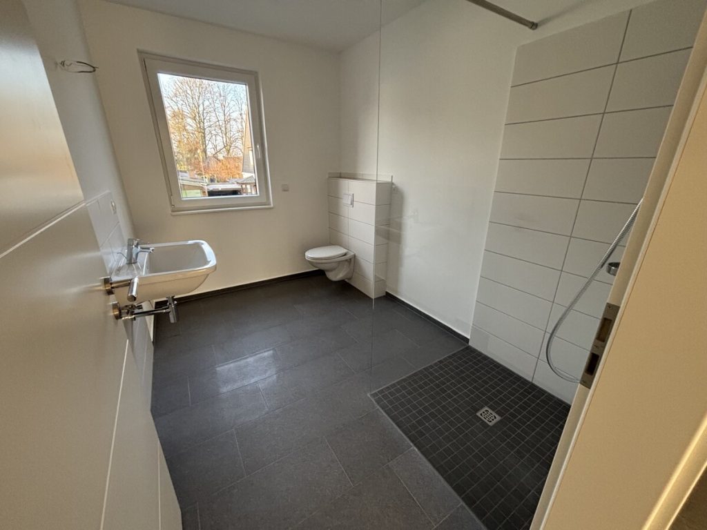 Hochwertige 2-Zimmer-Wohnung mit Balkon und moderner Ausstattung in Tungendorf zu mieten