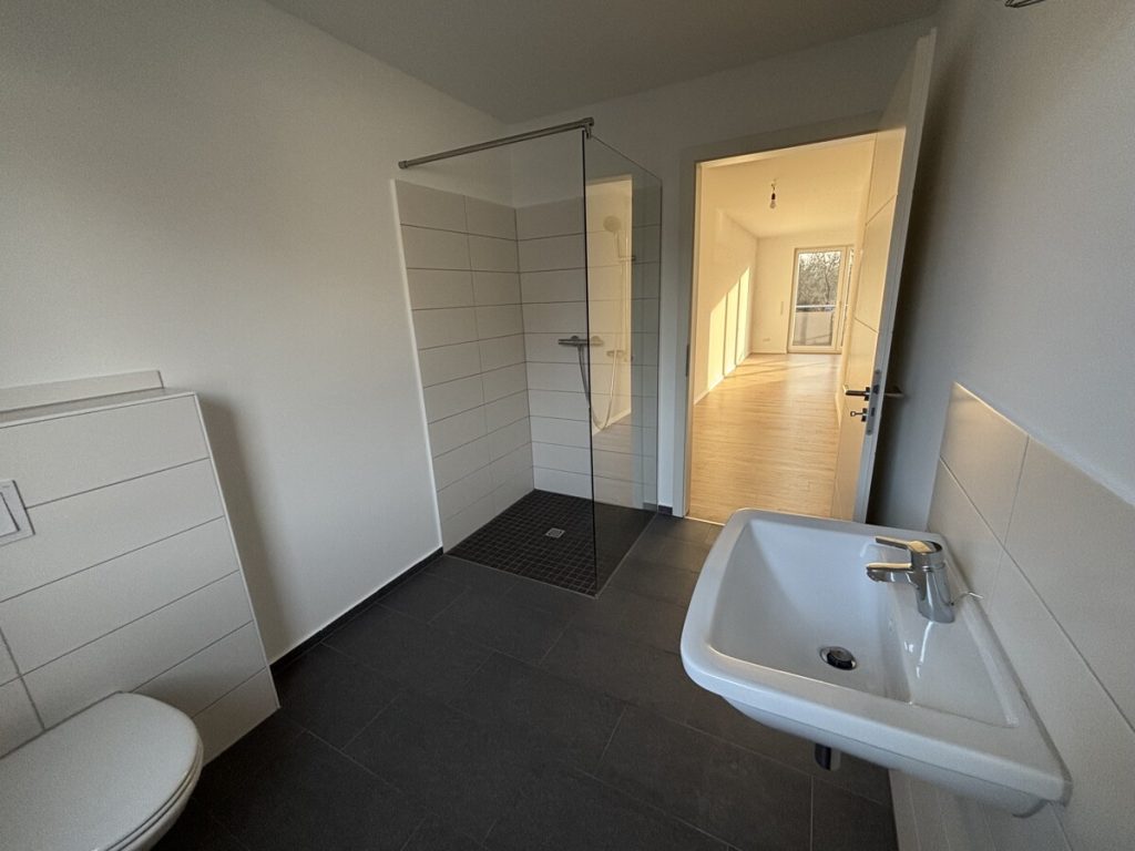 Hochwertige 2-Zimmer-Wohnung mit Balkon und moderner Ausstattung in Tungendorf zu mieten