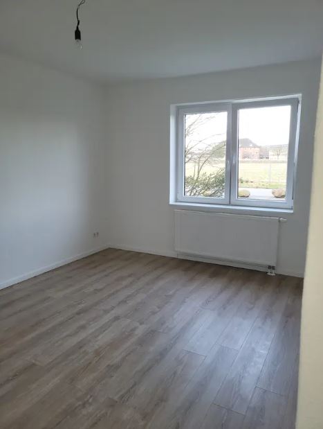 4-Zimmer-Wohnung mit Balkon im Erdgeschoss in der Störstr. 48 zu vermieten!