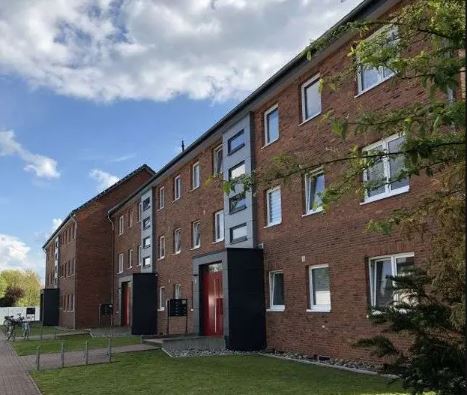 4-Zimmer-Wohnung mit Balkon im Erdgeschoss in der Störstr. 48 zu vermieten!