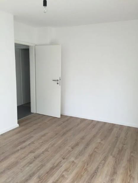 3-Zimmer-Wohnung mit Balkon im 2. OG in der Störstr. 46 zu vermieten!