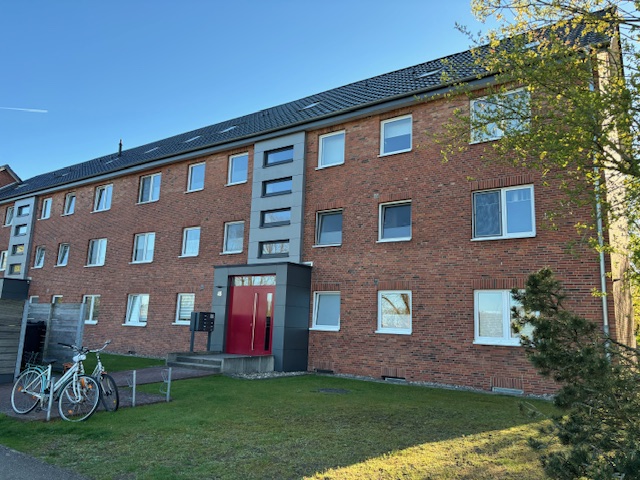 3-Zimmer-Wohnung mit Balkon im 2. OG in der Störstr. 46 zu vermieten!