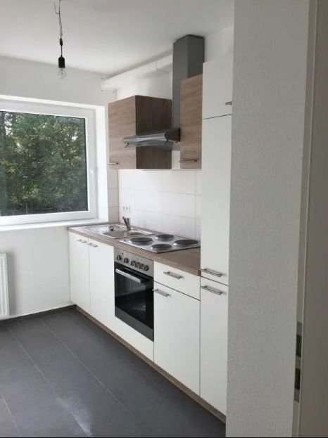 3-Zimmer-Wohnung mit Balkon im 2. OG in der Störstr. 46 zu vermieten!