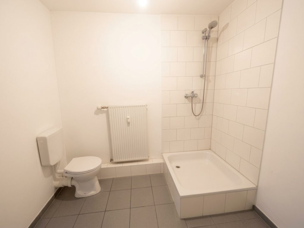 Renovierte 2-Zimmer-Wohnung in der Anscharstr. 27 zu vermieten.