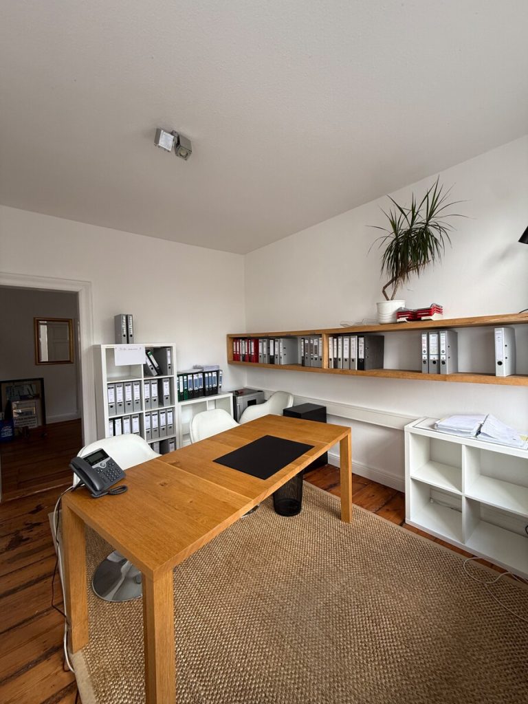 Toller Büroraum in historischer Villa im Zentrum von Plön zu vermieten (12,65 m²)