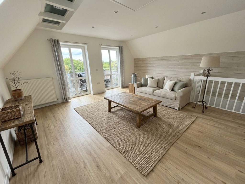 Helle & Moderne 2-Zimmer-Wohnung mit Balkon in der Fußgängerzone von Plön zu vermieten!