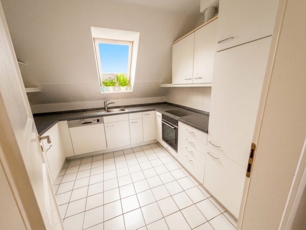 Helle & Moderne 2-Zimmer-Wohnung mit Balkon in der Fußgängerzone von Plön zu vermieten!